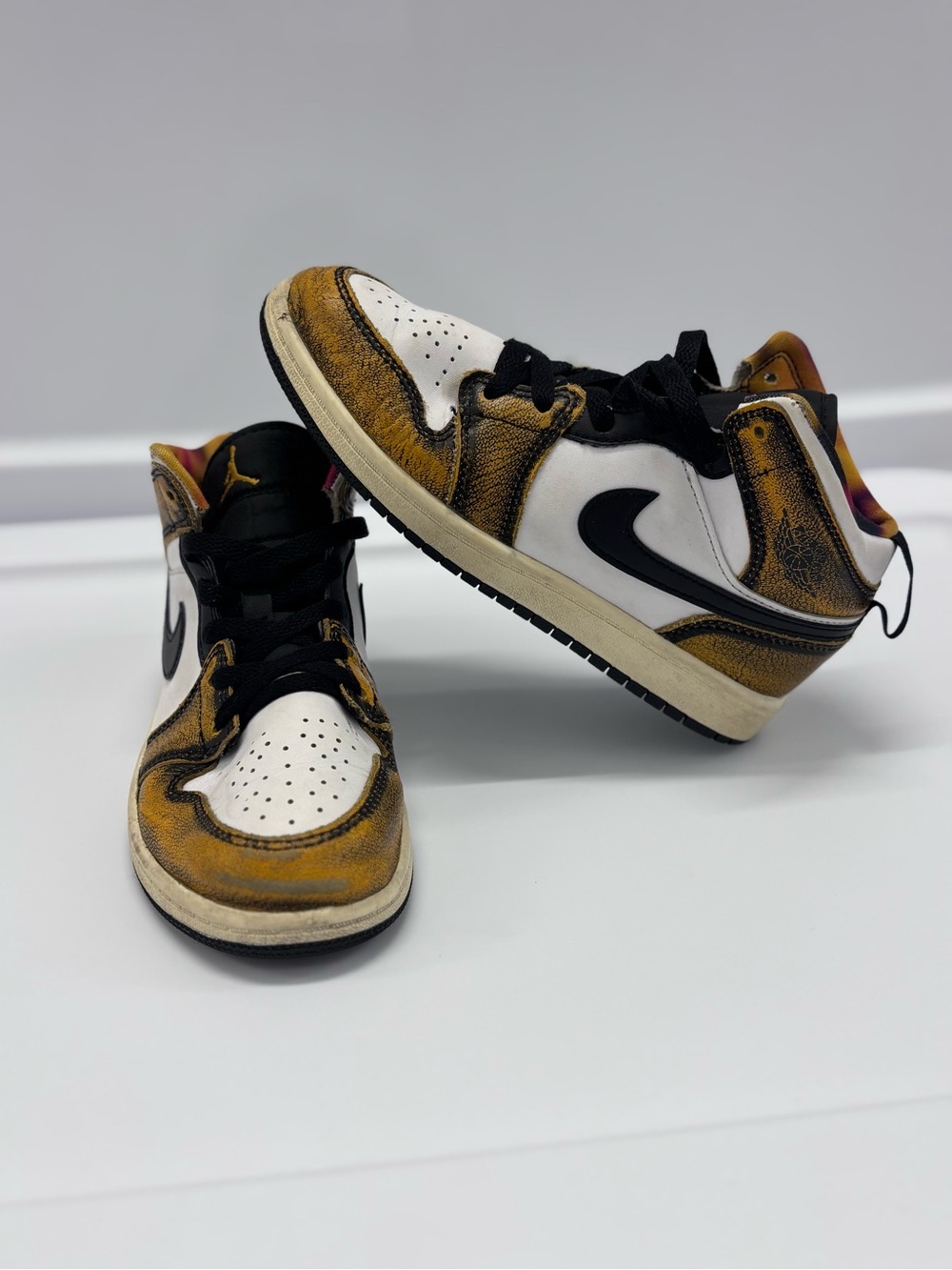 Air Jordan 1 Mid SE Wear Away Taxi Size 2Y Youth Basketball Shoes Back 2 School